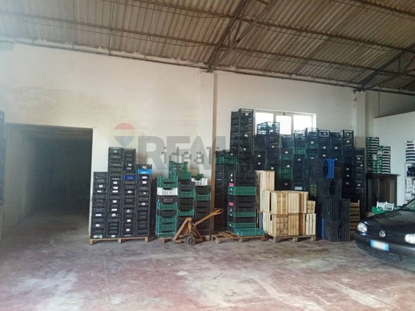 locale commerciale in vendita a Scicli