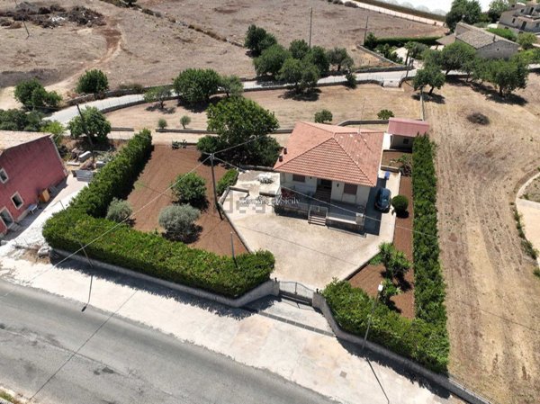 casa indipendente in vendita a Scicli in zona Sampieri