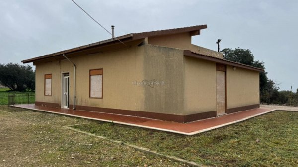casa indipendente in vendita a Scicli