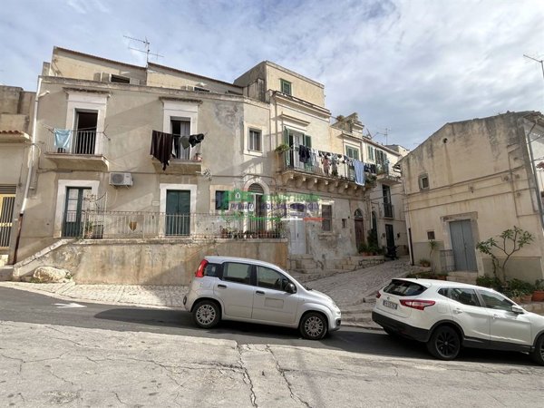 casa indipendente in vendita a Scicli