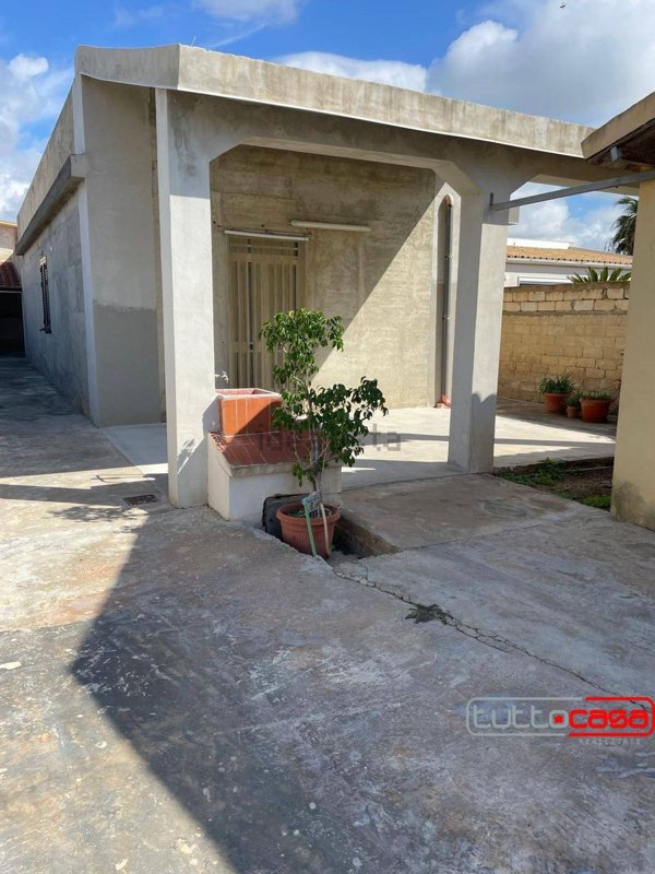 casa indipendente in vendita a Scicli