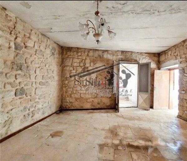 casa indipendente in vendita a Scicli