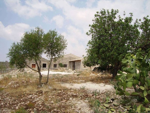 casa indipendente in vendita a Scicli