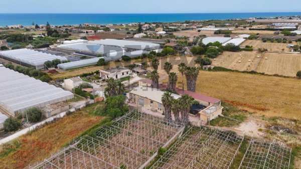 casa indipendente in vendita a Scicli