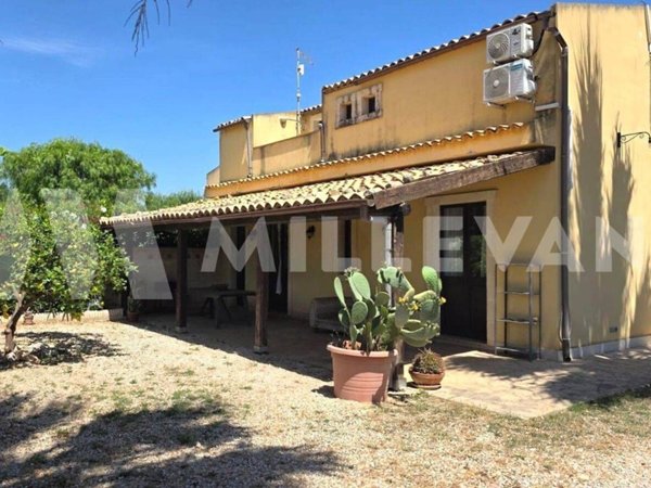 casa indipendente in vendita a Scicli in zona Donnalucata