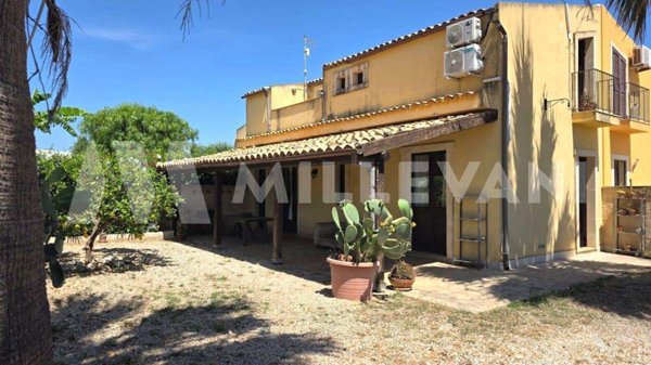 casa indipendente in vendita a Scicli in zona Donnalucata