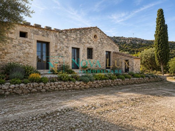 casa indipendente in vendita a Scicli