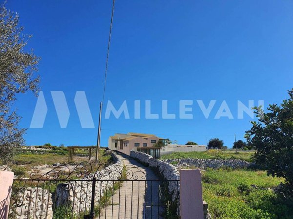 casa indipendente in vendita a Scicli in zona Donnalucata