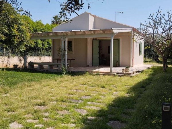 casa indipendente in vendita a Scicli in zona Donnalucata