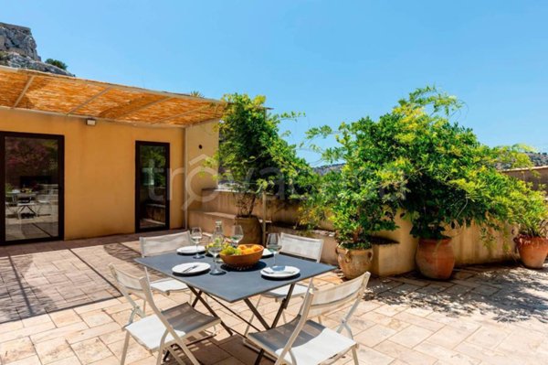 casa indipendente in vendita a Scicli