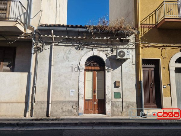 casa indipendente in vendita a Scicli