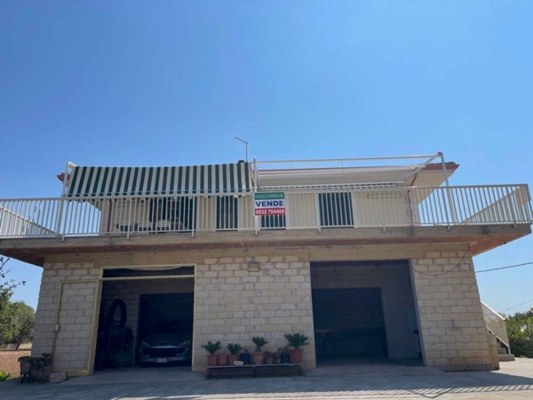 casa indipendente in vendita a Scicli