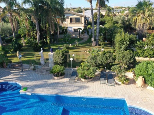 casa indipendente in vendita a Scicli in zona Cava d'Aliga