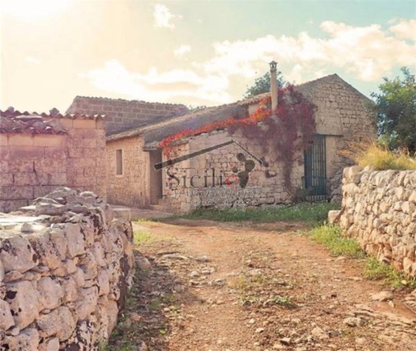 casa indipendente in vendita a Scicli