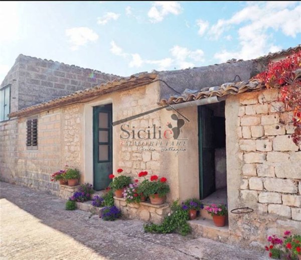 casa indipendente in vendita a Scicli