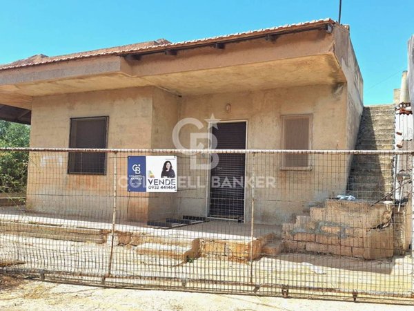 casa indipendente in vendita a Scicli