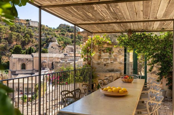 casa indipendente in vendita a Scicli