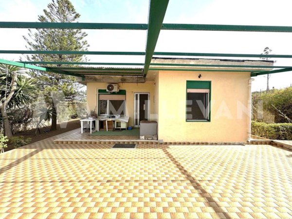 casa indipendente in vendita a Scicli