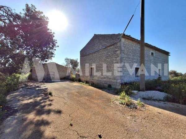 casa indipendente in vendita a Scicli