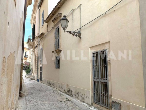 locale commerciale in vendita a Scicli