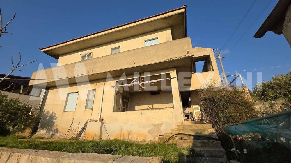 casa indipendente in vendita a Scicli
