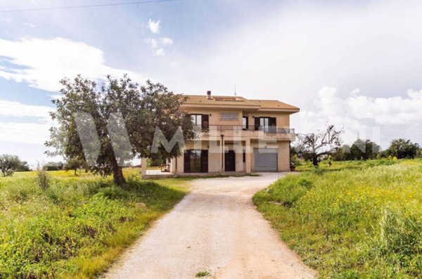 casa indipendente in vendita a Scicli