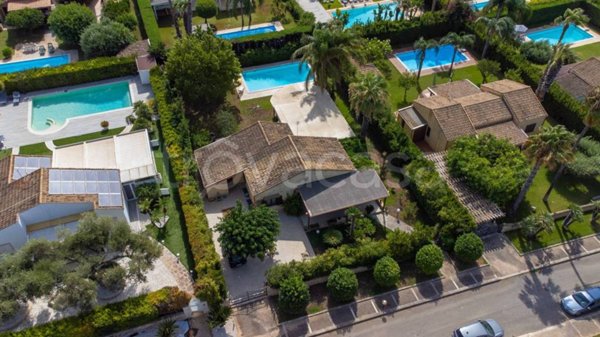 casa indipendente in vendita a Scicli in zona Donnalucata