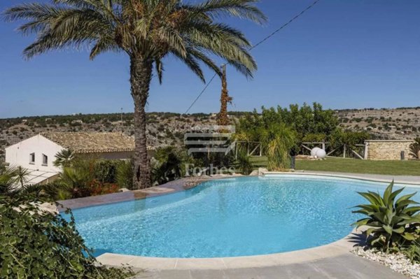 casa indipendente in vendita a Scicli