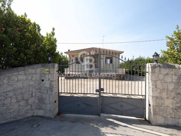 casa indipendente in vendita a Scicli