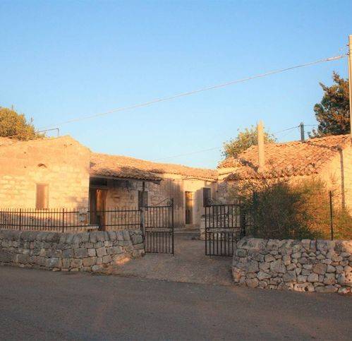 casa indipendente in vendita a Scicli