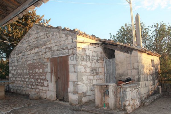 casa indipendente in vendita a Scicli