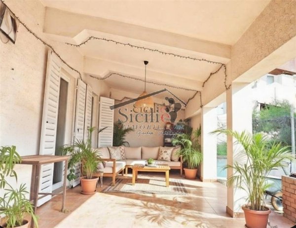 casa indipendente in vendita a Scicli