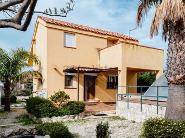 casa indipendente in vendita a Scicli