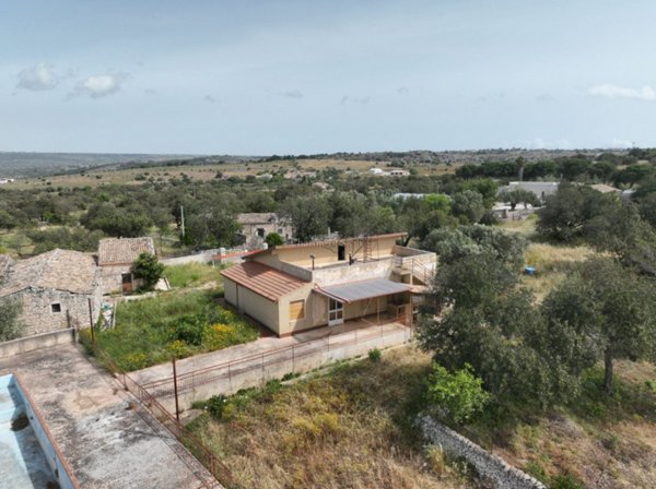 casa indipendente in vendita a Scicli