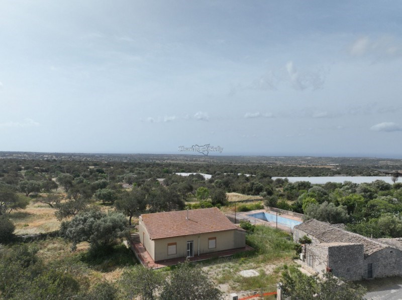 casa indipendente in vendita a Scicli