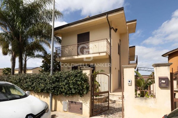 casa indipendente in vendita a Scicli