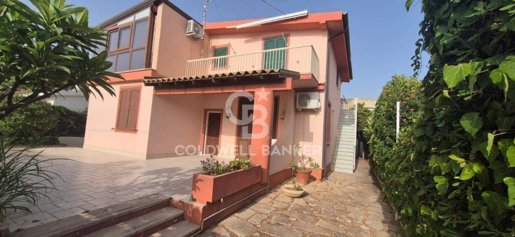 casa indipendente in vendita a Scicli in zona Donnalucata