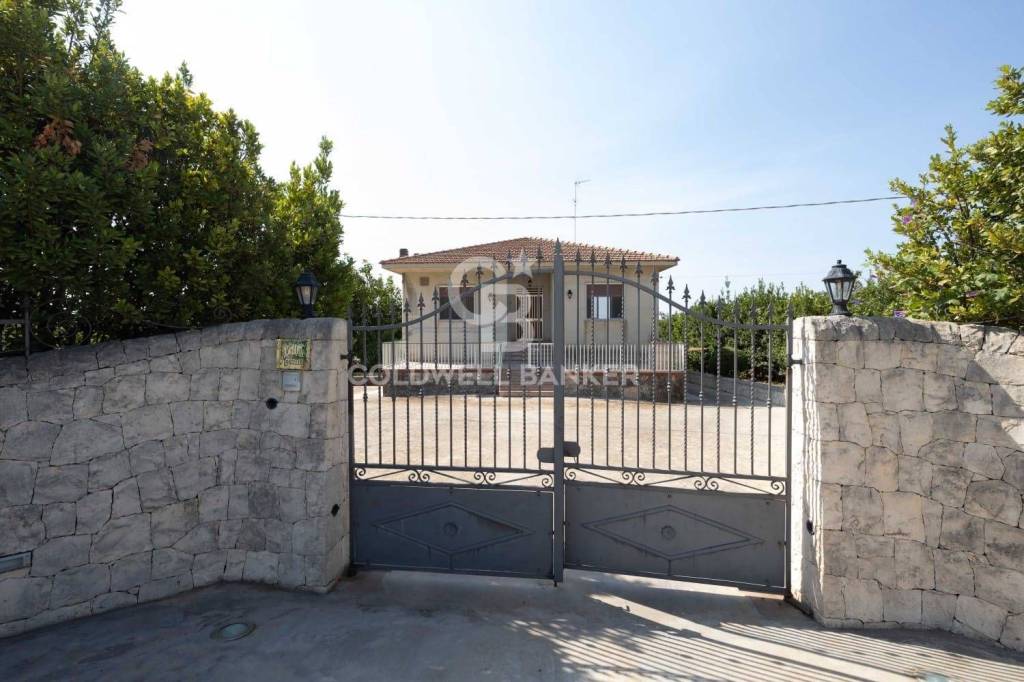 casa indipendente in vendita a Scicli