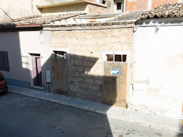 casa indipendente in vendita a Scicli