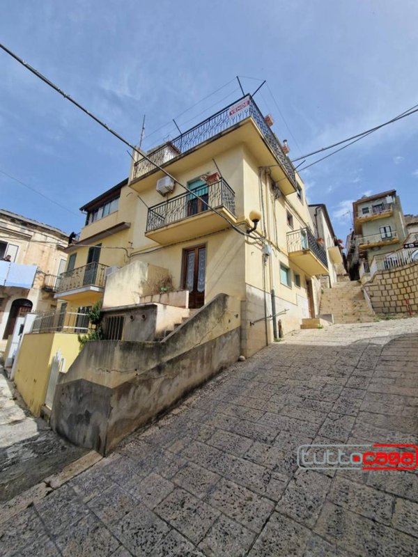 casa indipendente in vendita a Scicli