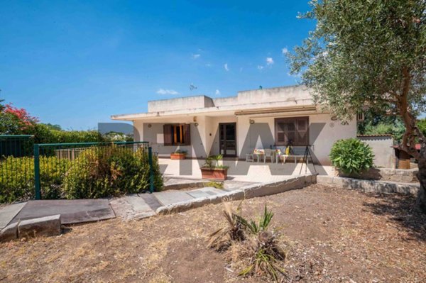 casa indipendente in vendita a Scicli
