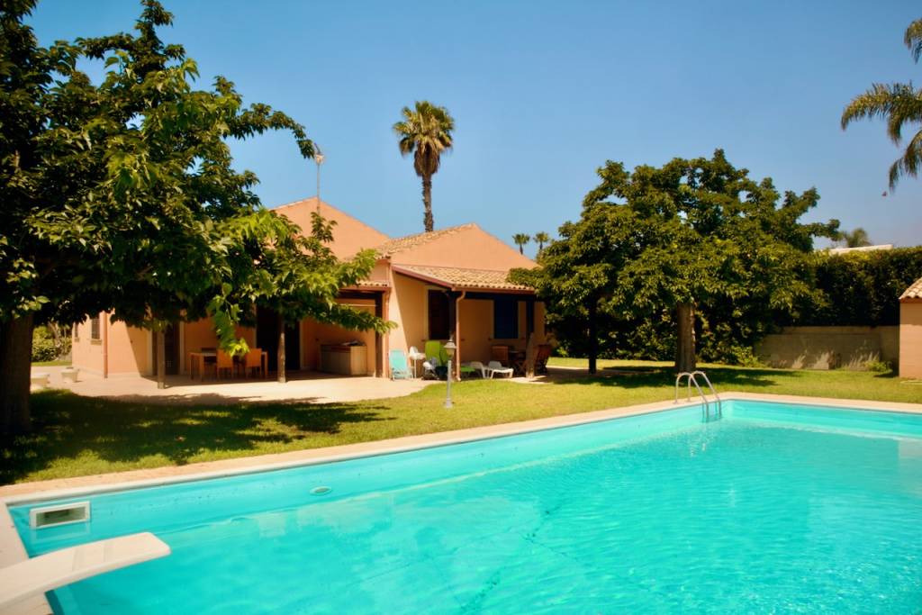 casa indipendente in vendita a Scicli in zona Donnalucata
