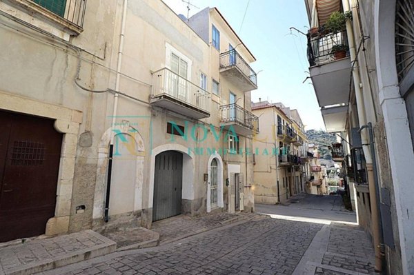 casa indipendente in vendita a Scicli