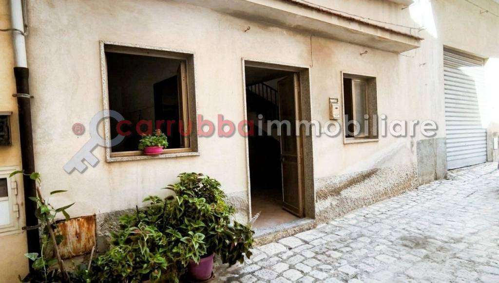 casa indipendente in vendita a Scicli