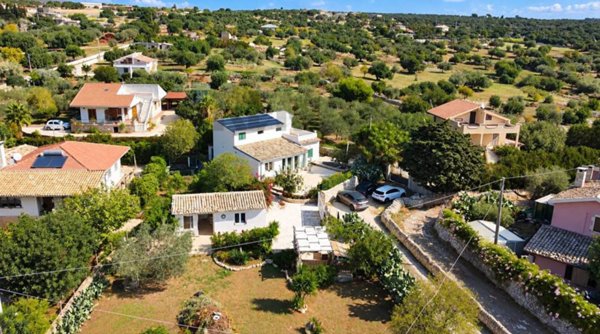 casa indipendente in vendita a Scicli