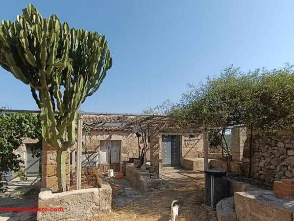 casa indipendente in vendita a Scicli