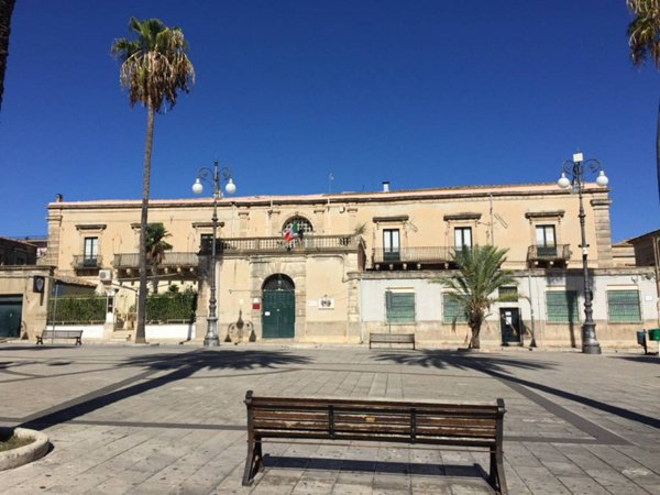 intera palazzina in vendita a Vittoria