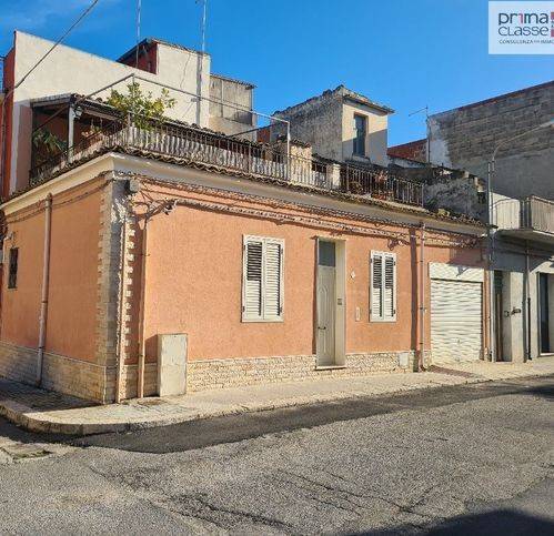 casa indipendente in vendita a Vittoria