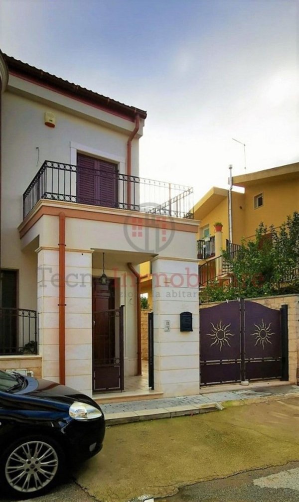 casa indipendente in vendita a Vittoria