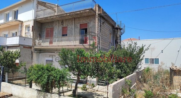 casa indipendente in vendita a Vittoria